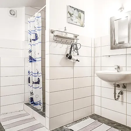 Amazing In With 2 Bedrooms And Wifi Apartamento Ribnitz-Damgarten
